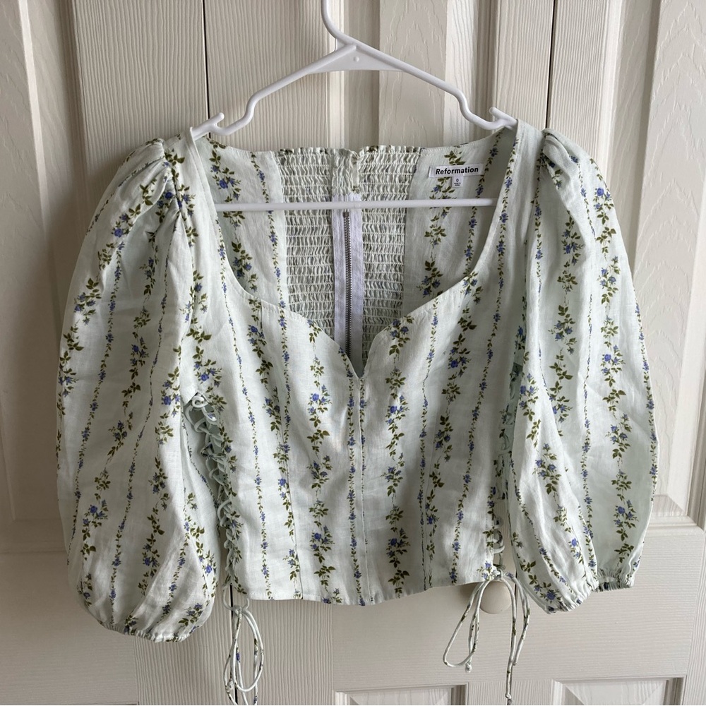 Floral puff sleeve linen top